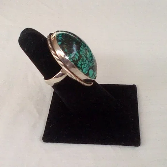 Sterling Silver Turquoise Oval Ring: Size (7) - Picture 11 of 12